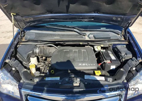 2012 Chrysler Town & Country Touring z USA, uszkodzony, nr VIN 2C4RC1BG2CR233077